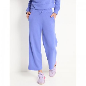 WOMEN’S KNIT SPORTSWEAR SUIT