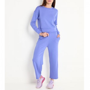 WOMEN’S KNIT SPORTSWEAR SUIT
