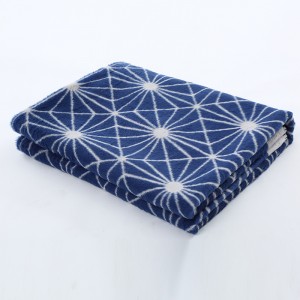 Triangle Needle Edging Bamboo Fiber Blanket